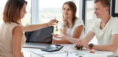Conseiller avec clients